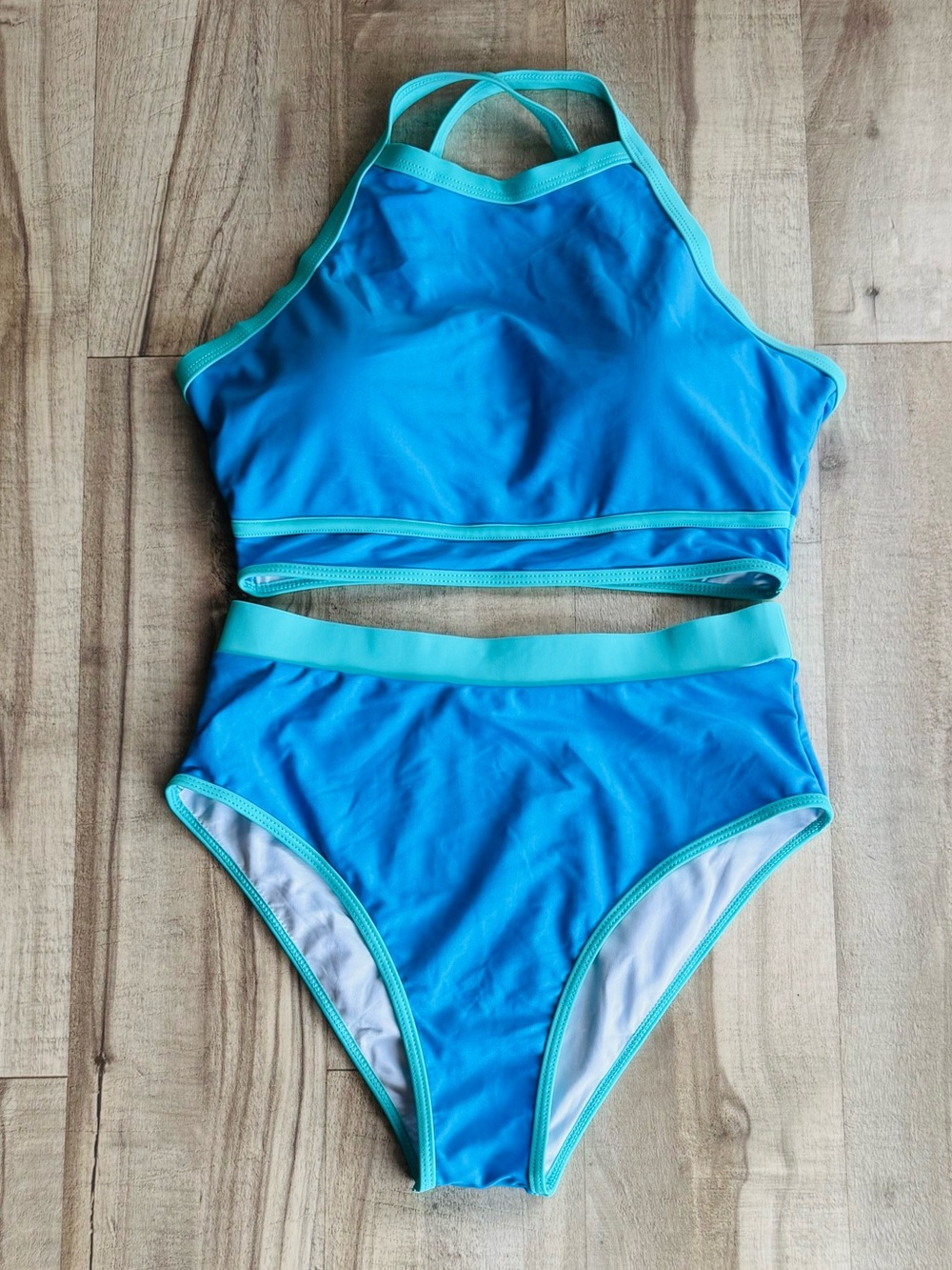 Women’s Crisscross Round Neck High Waisted Color Block Swimsuit 2 Piece NWOT - Picture 4 of 5